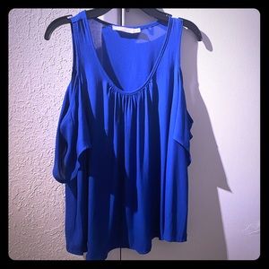 4/$20 Lush cold shoulder top XS